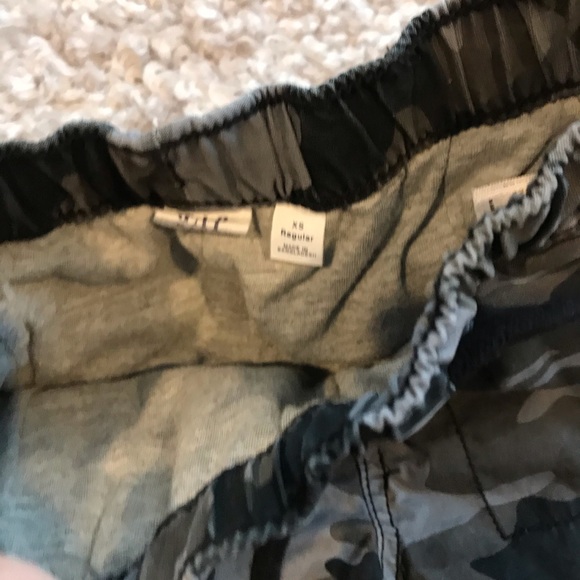 Gap Lined Camo Pants - Picture 2 of 3